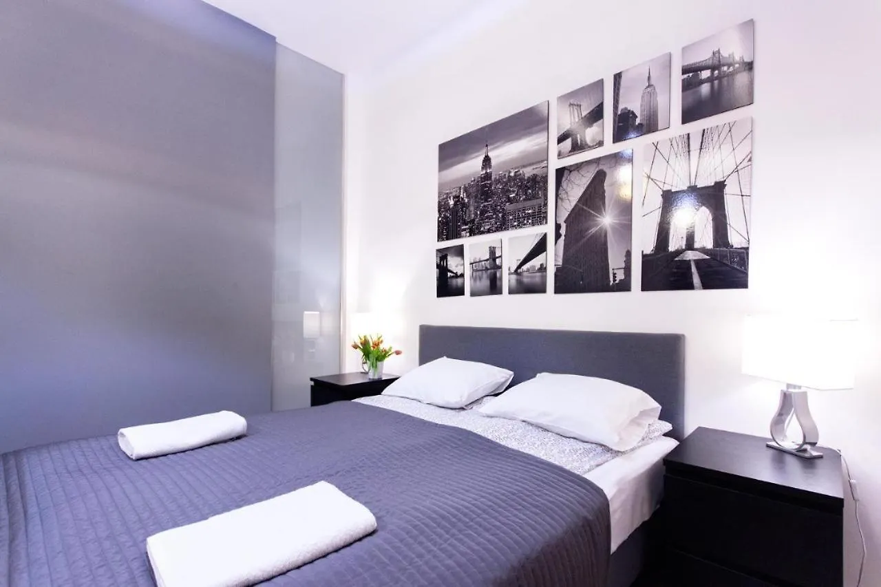 Amen Aparthotel Curie 8 contacts